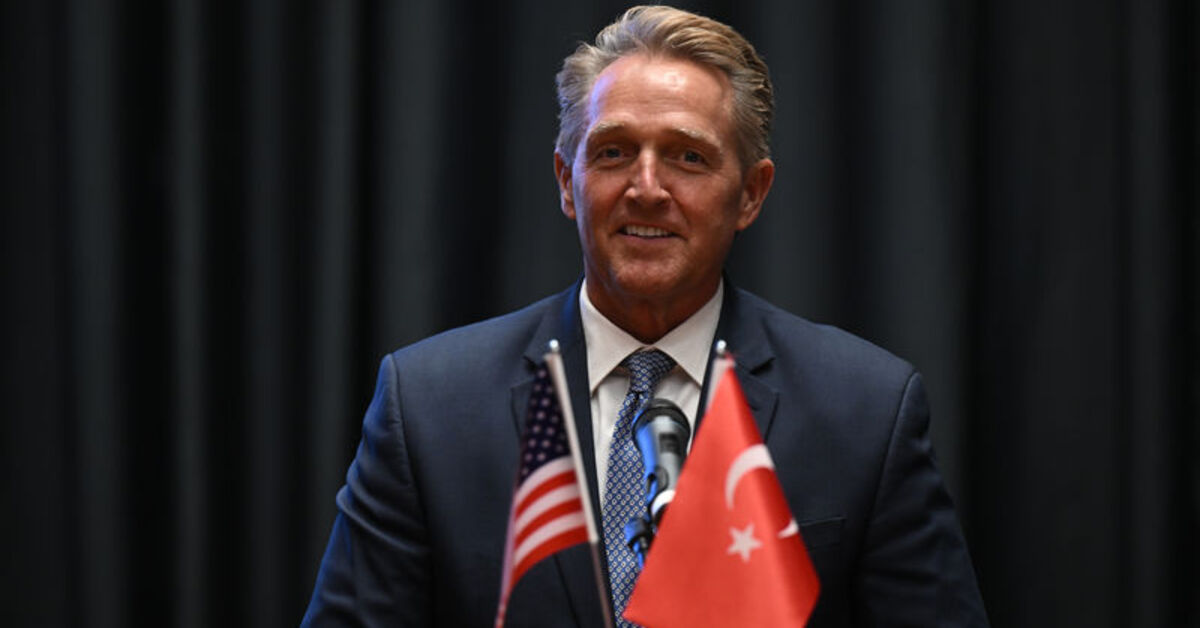 ABD’nin eski Ankara Büyükelçisi Flake, Demokratların adayı Harris’i destekliyor