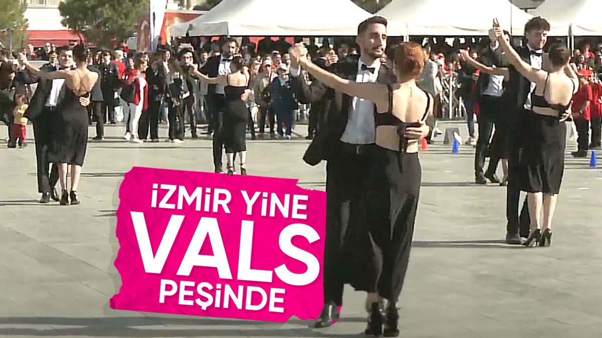 İzmir’de Cumhuriyet Bayramı vals gösterisiyle kutlandı